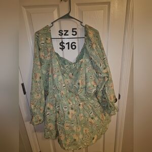 NWOT Torrid Flowy Sleeves